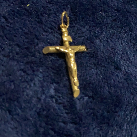 Tapered Crucifix Pendant in 14k Yellow Gold - Classic - Picture 3 of 3